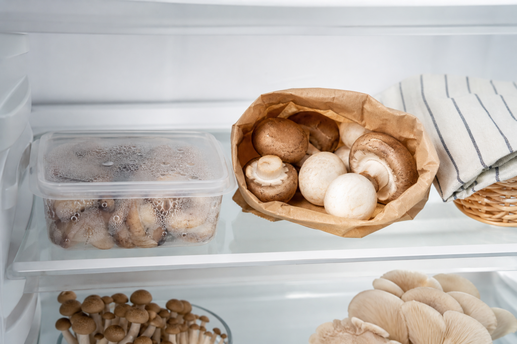 Comment conserver les champignons frais au réfrigérateur sans qu’ils deviennent visqueux : méthode simple, emballage et durée de conservation — illustration 1