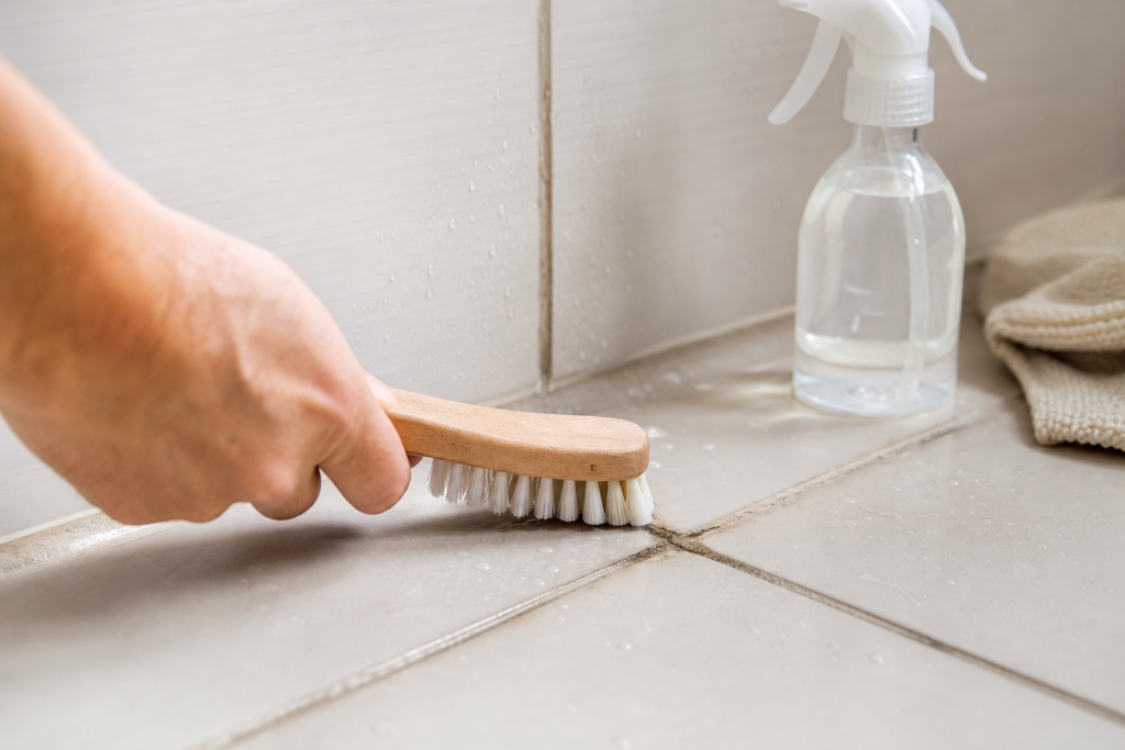 Comment nettoyer les joints de carrelage très encrassés sans produits agressifs : méthode simple, erreurs à éviter et entretien durable — illustration 1