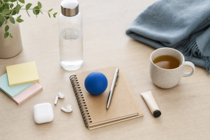 Comment préparer une boîte à outils anti-stress pour le bureau : 12 objets et réflexes simples à garder sous la main
