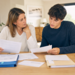 Impôt sur le revenu : comment rattacher ou détacher un enfant majeur sans se tromper