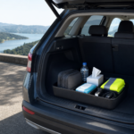 Comment préparer un kit de dépannage voiture du quotidien sans encombrer le coffre