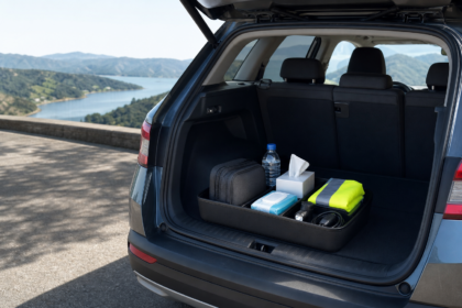 Comment préparer un kit de dépannage voiture du quotidien sans encombrer le coffre