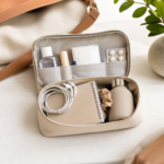 Comment préparer une mini-trousse de bien-être pour la journée : les indispensables à glisser dans son sac ou son bureau
