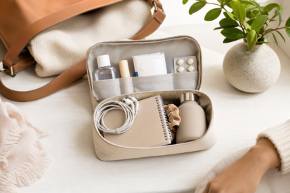 Comment préparer une mini-trousse de bien-être pour la journée : les indispensables à glisser dans son sac ou son bureau