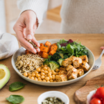 Repas à index glycémique bas : comment composer une assiette rassasiante et éviter le pic de faim sans régime strict